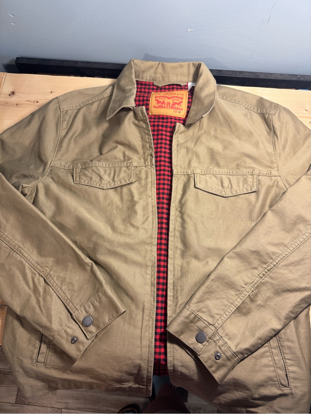 Levi's Men's Tan Workwear Jacket with Red Plaid Lining - Picture 10 of 11
